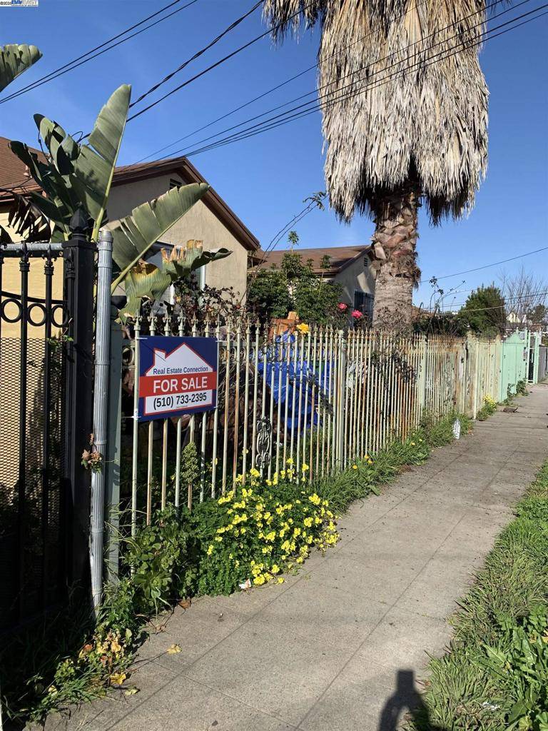 Oakland, CA 94603,9425 C St.