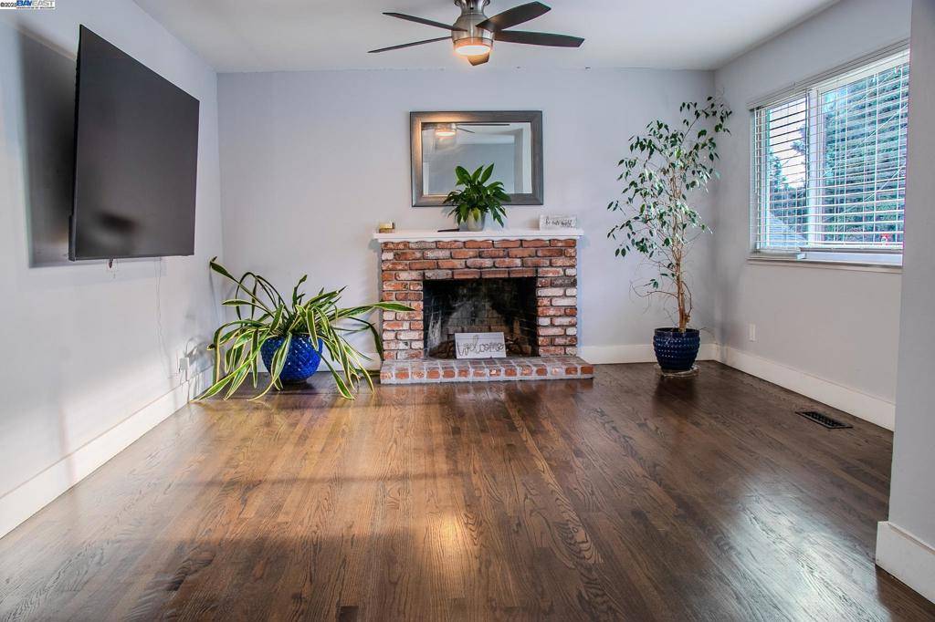 El Sobrante, CA 94803,4623 Appian Way
