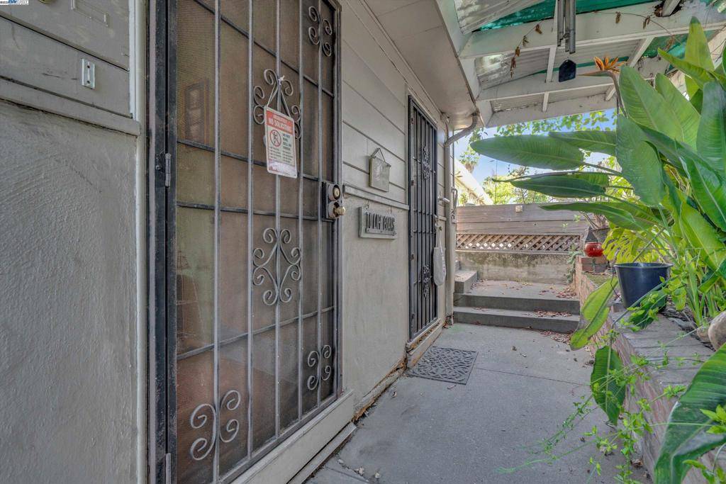 Oakland, CA 94606,1916 E 30Th St