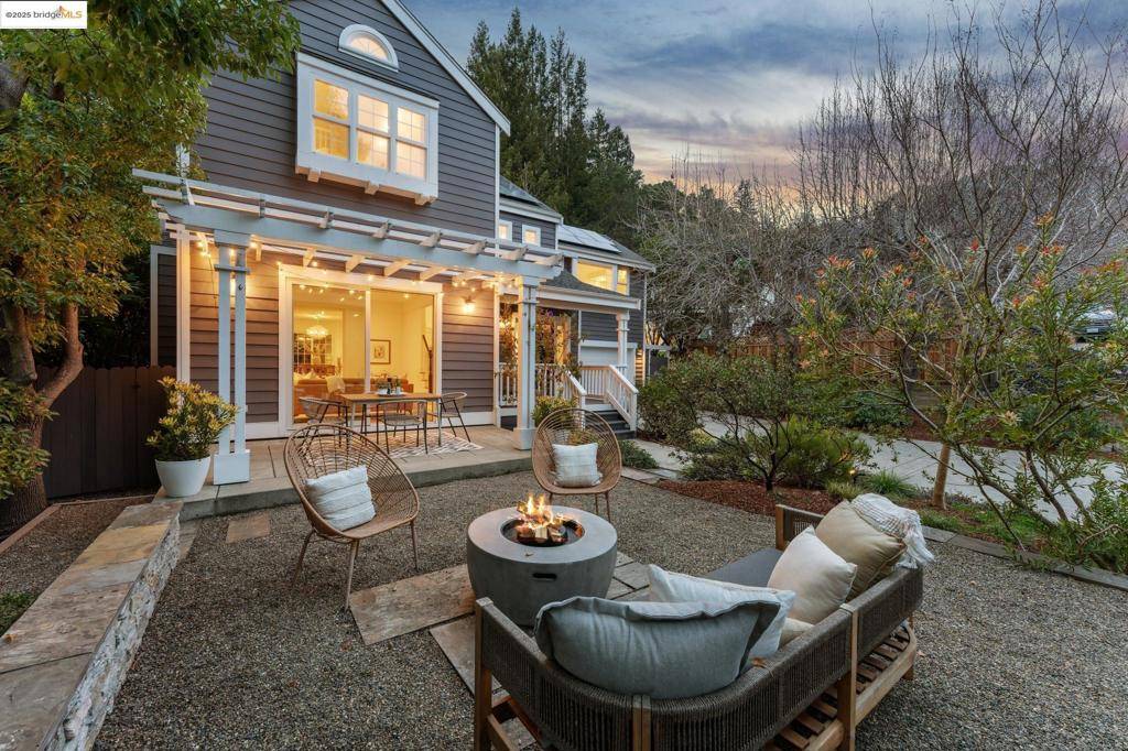 Oakland, CA 94611,6119 Pinewood Rd
