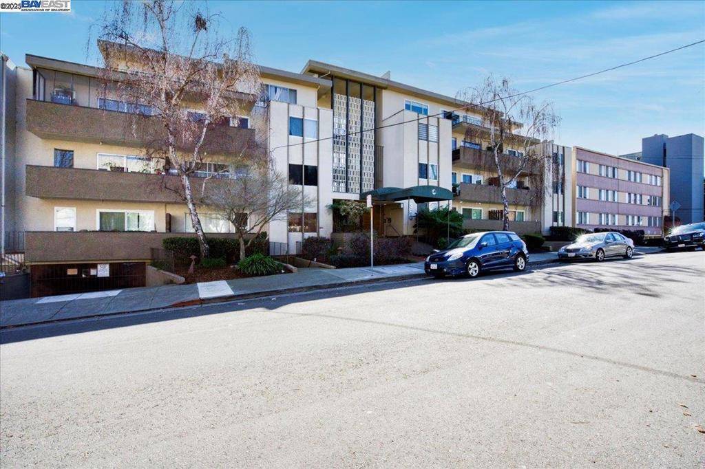 Oakland, CA 94610,360 Vernon St #107