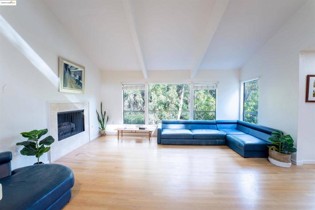Oakland, CA 94611,6401 Zinn Drive