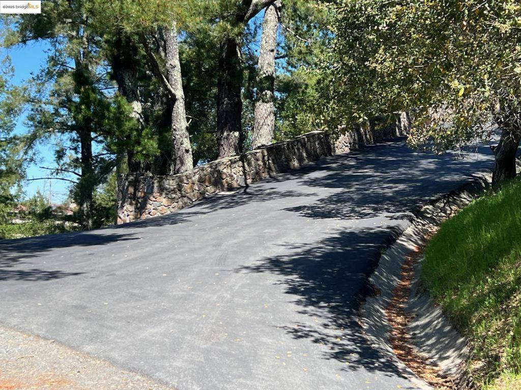 Orinda, CA 94563,58 Zander Court