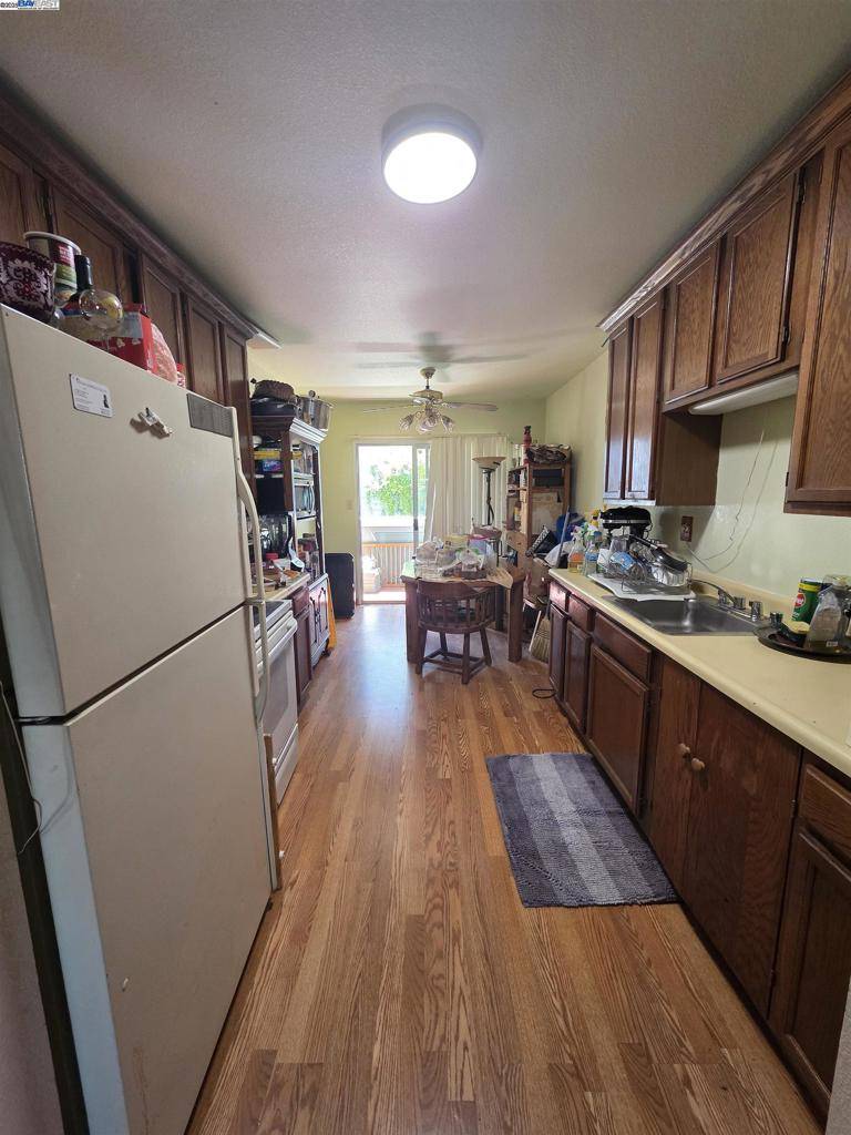 South San Francisco, CA 94080,44 Oak Avenue