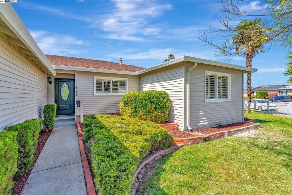 Fremont, CA 94538,42809 Saratoga Park St