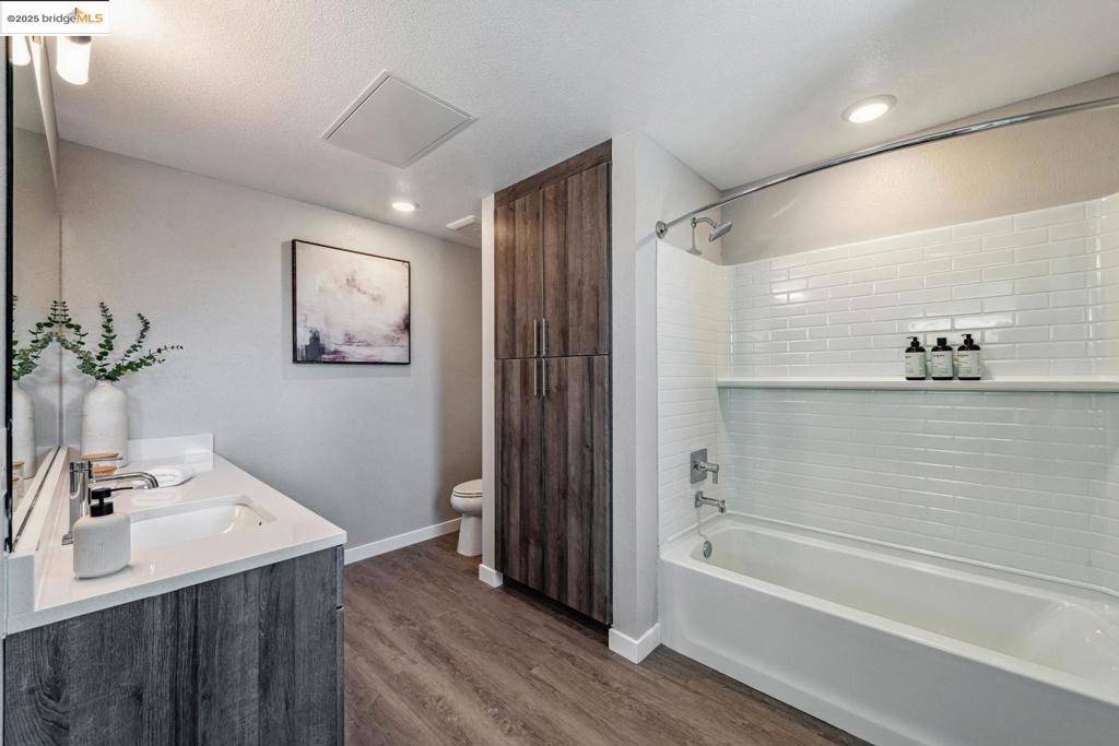 Oakland, CA 94607,2400 Adeline ST #303
