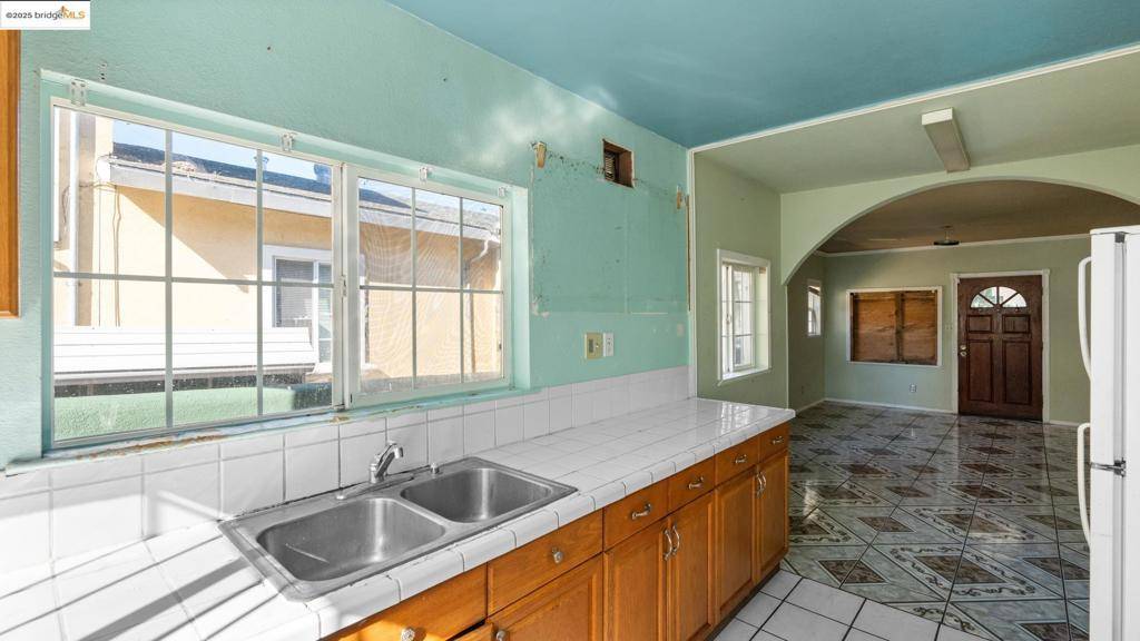 Oakland, CA 94605,2694 74th Ave