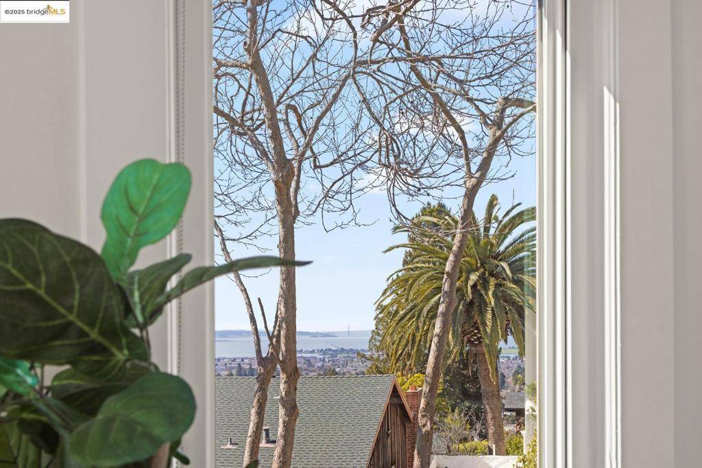 Berkeley, CA 94708,1561 Euclid Ave #2