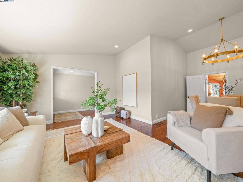 Pleasanton, CA 94566,484 Del Sol Ave