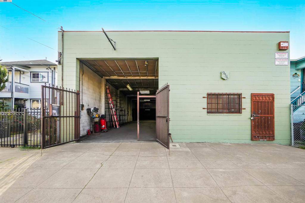 Oakland, CA 94621,954 86Th Ave