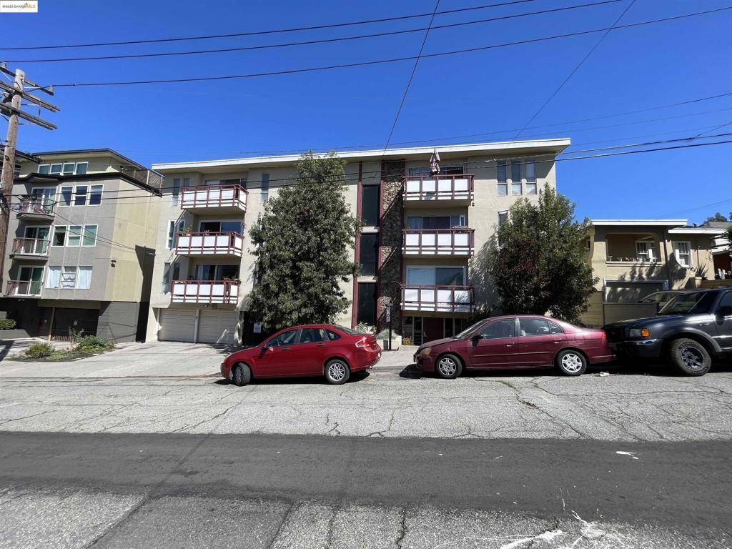 Oakland, CA 94610,10 Moss Ave #36
