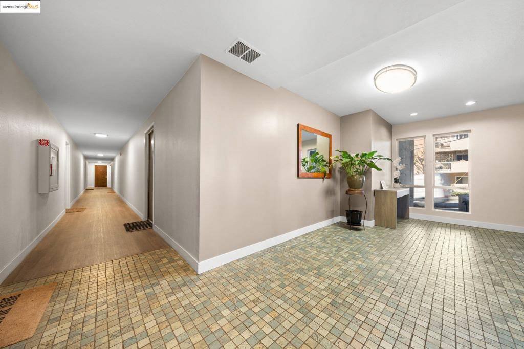 Oakland, CA 94611,127 Bayo Vista #108