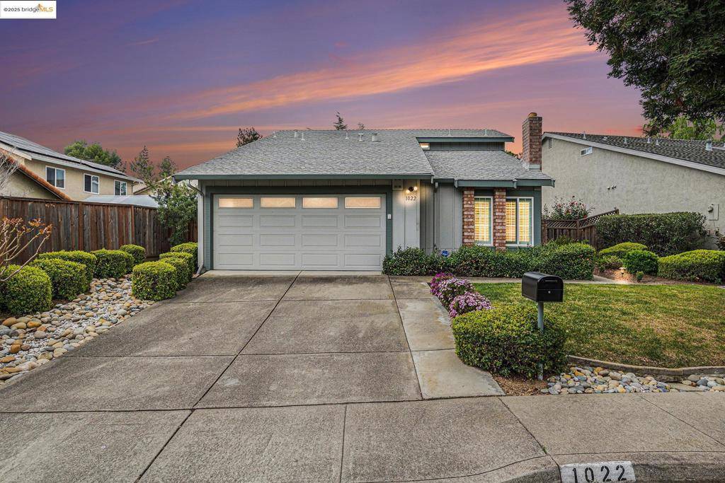 Martinez, CA 94553,1022 Village Oaks Drive