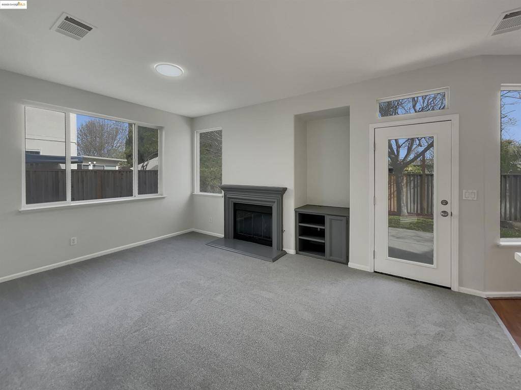 Hayward, CA 94544,24962 Silverthorne PL