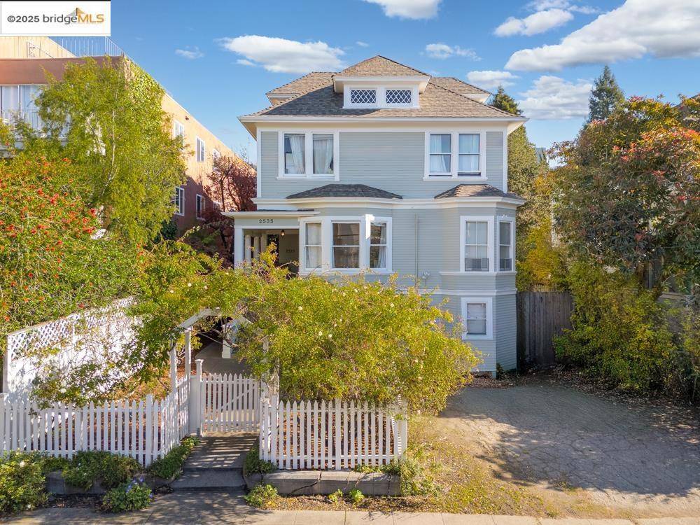 Berkeley, CA 94704,2535 Hillegass Ave