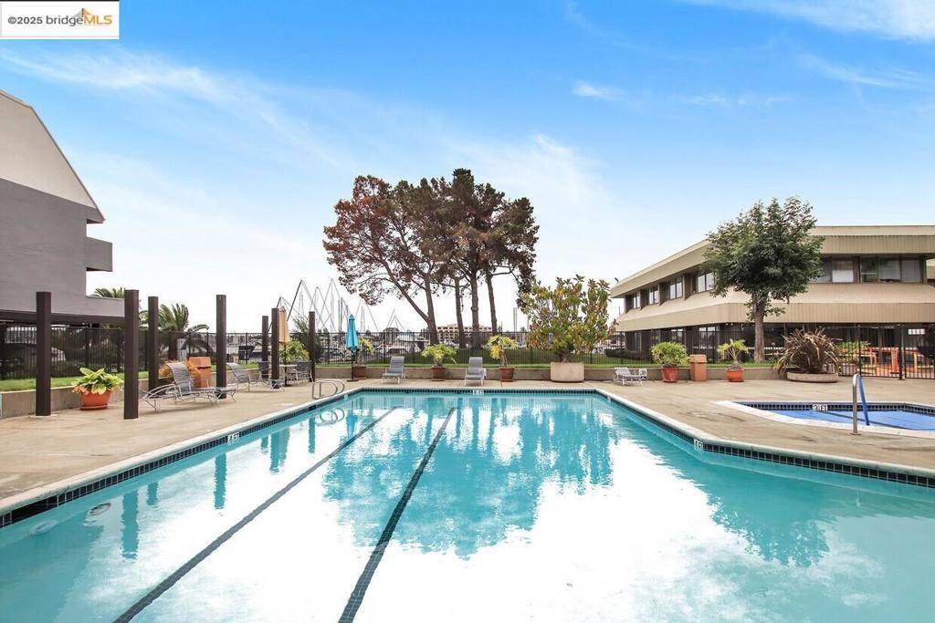 Oakland, CA 94607,11 Embarcadero W