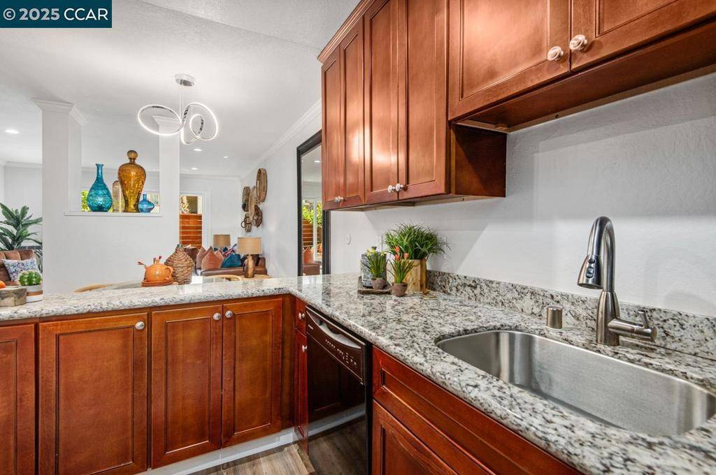 Walnut Creek, CA 94597,2742 Oak Rd #197
