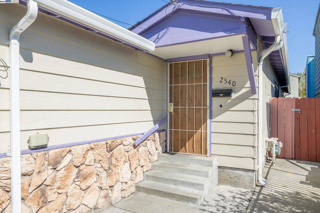 Oakland, CA 94601,2540 E 16Th St