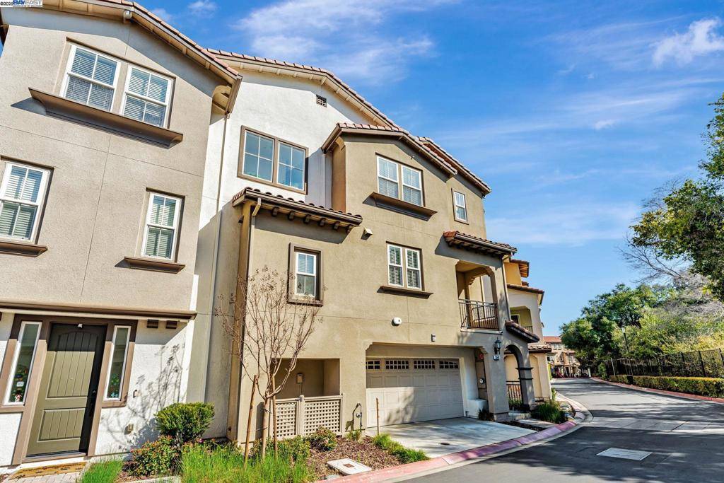 Union City, CA 94587-3270,33402 Scarlett Terr.