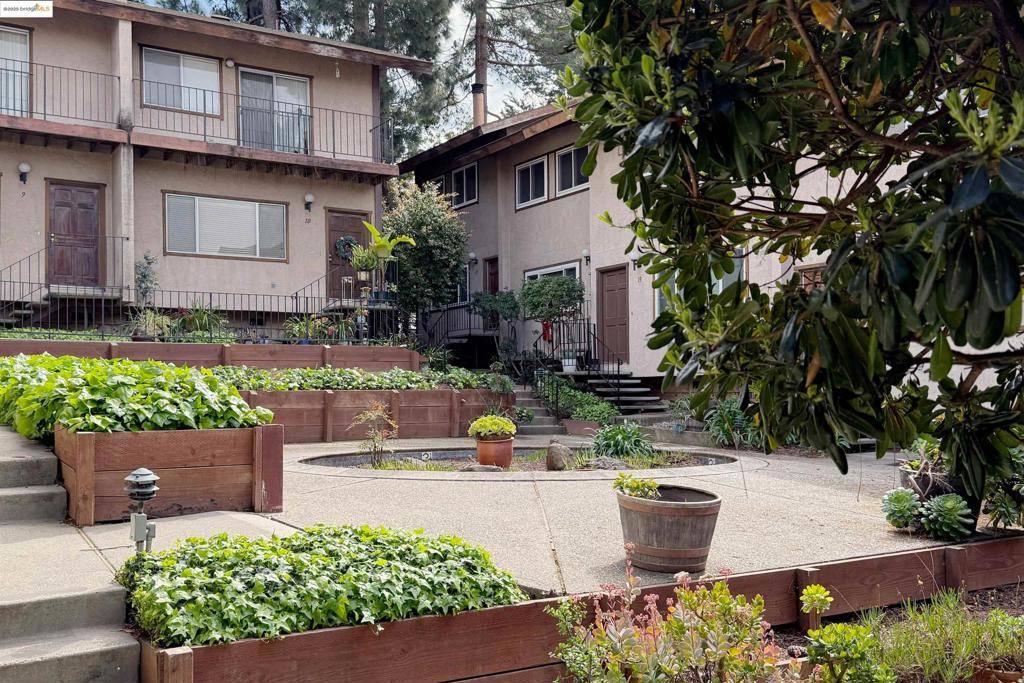 Oakland, CA 94619,3800 Maybelle Ave #11