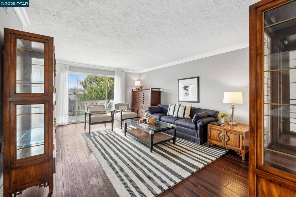 Walnut Creek, CA 94595,2333 Pine Knoll Dr #2