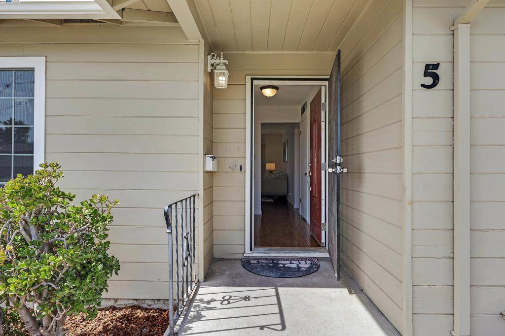 Antioch, CA 94509,5 Stillwell Cir