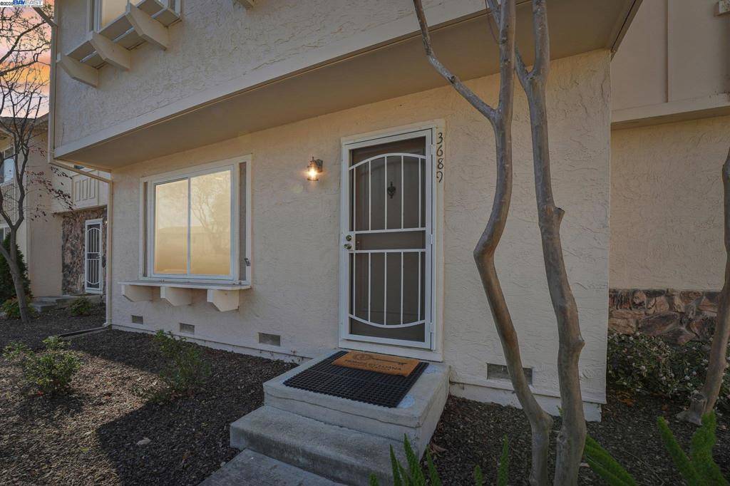 Pleasanton, CA 94588,3689 Woodbine Way