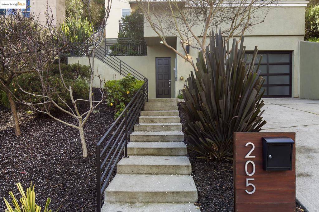 Oakland, CA 94618,205 Sheridan RD