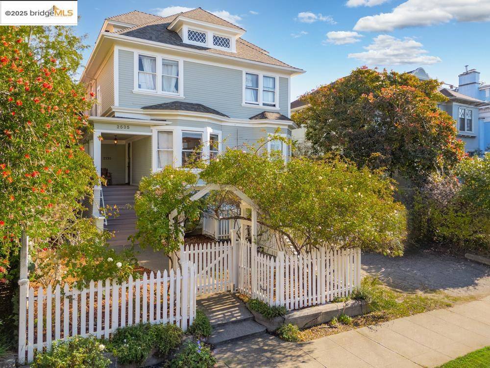 Berkeley, CA 94704,2535 Hillegass Ave
