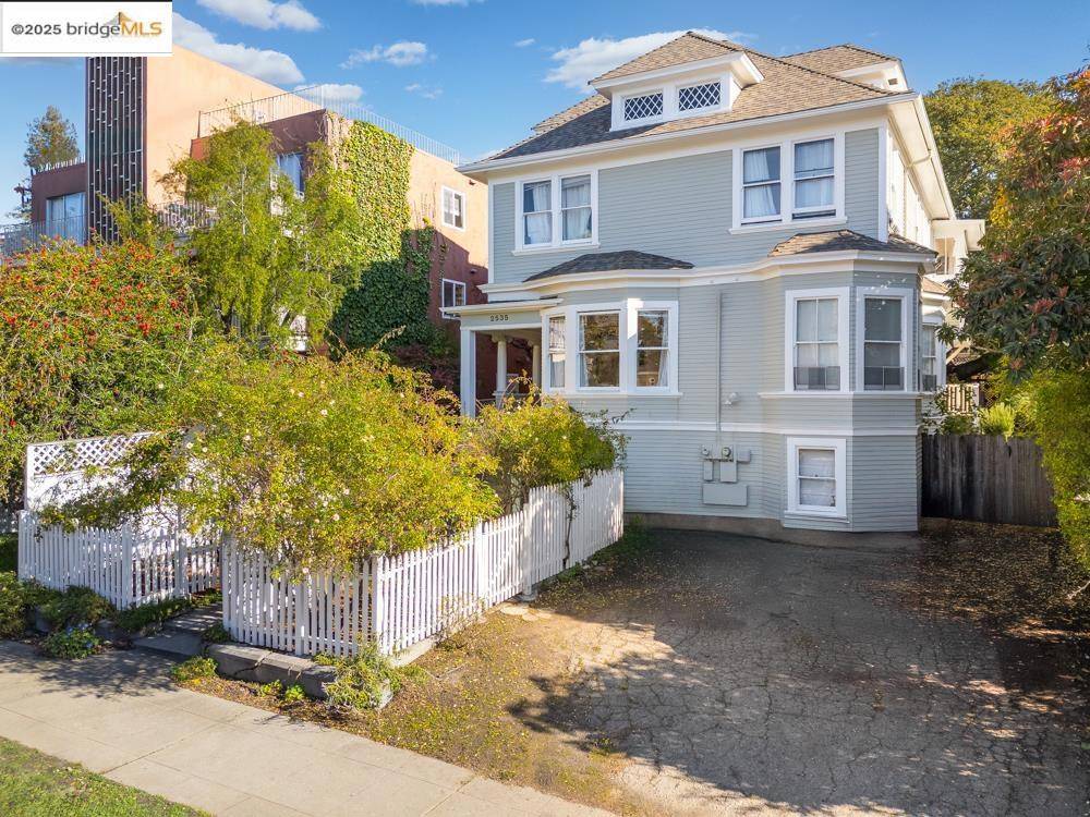 Berkeley, CA 94704,2535 Hillegass Ave