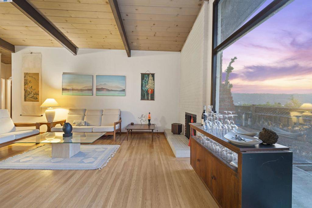Pleasanton, CA 94566,549 E Angela Street