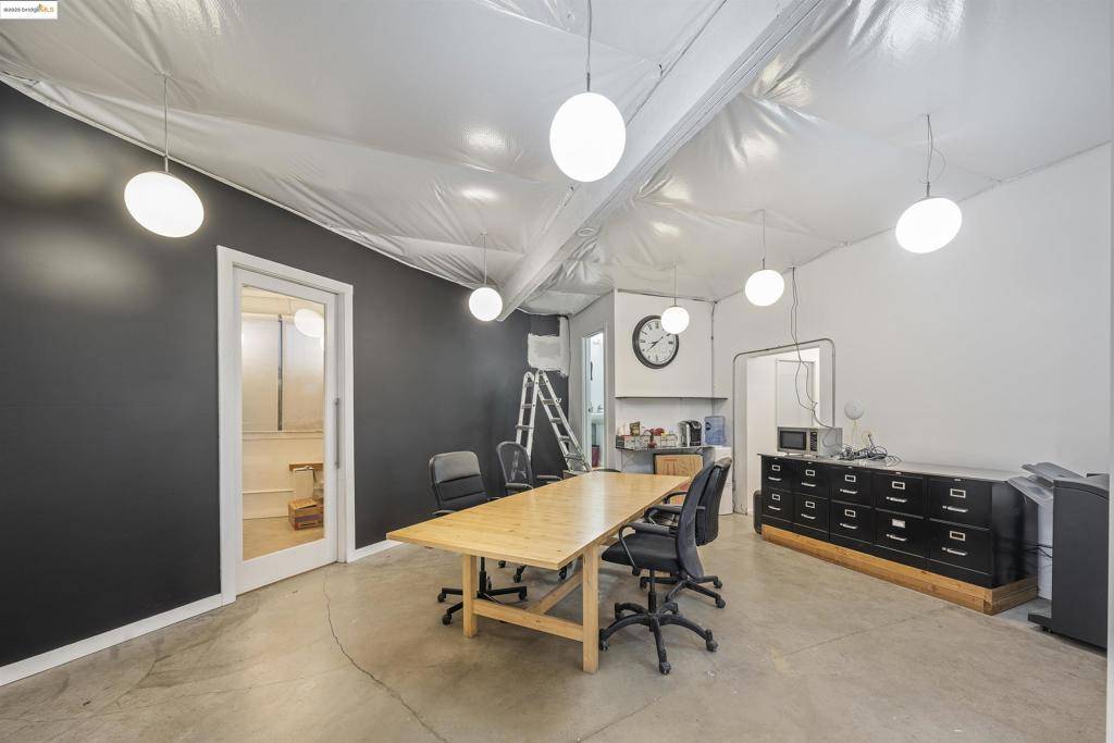 Oakland, CA 94608,3294 Louise St