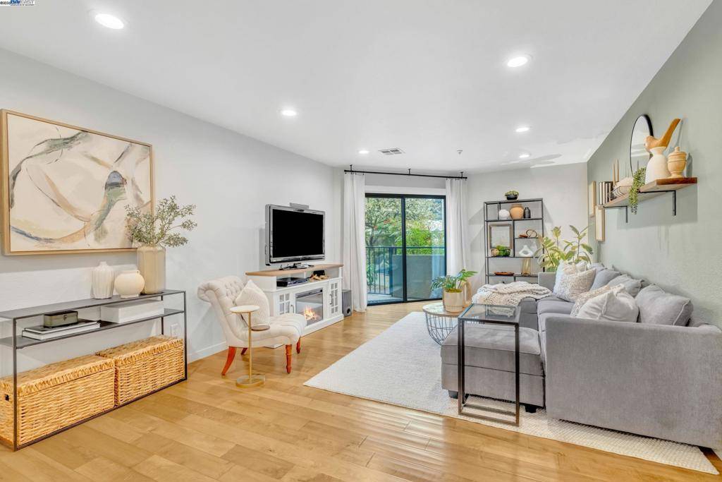 Walnut Creek, CA 94596,1201 Alta Vista Dr #108