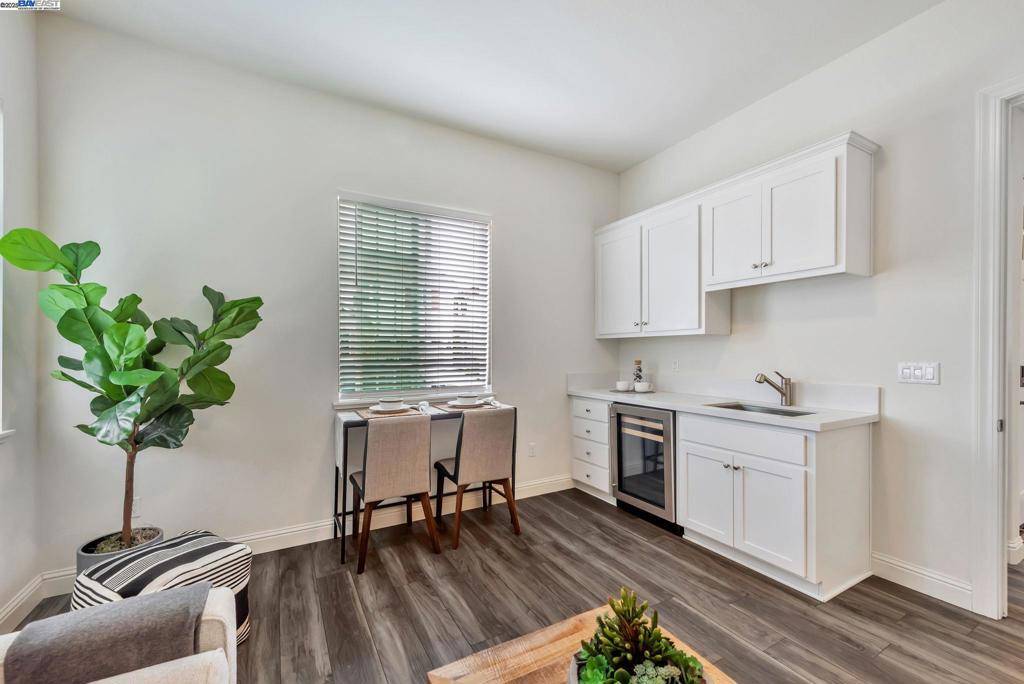 Newark, CA 94560,6725 Grasshopper Ave