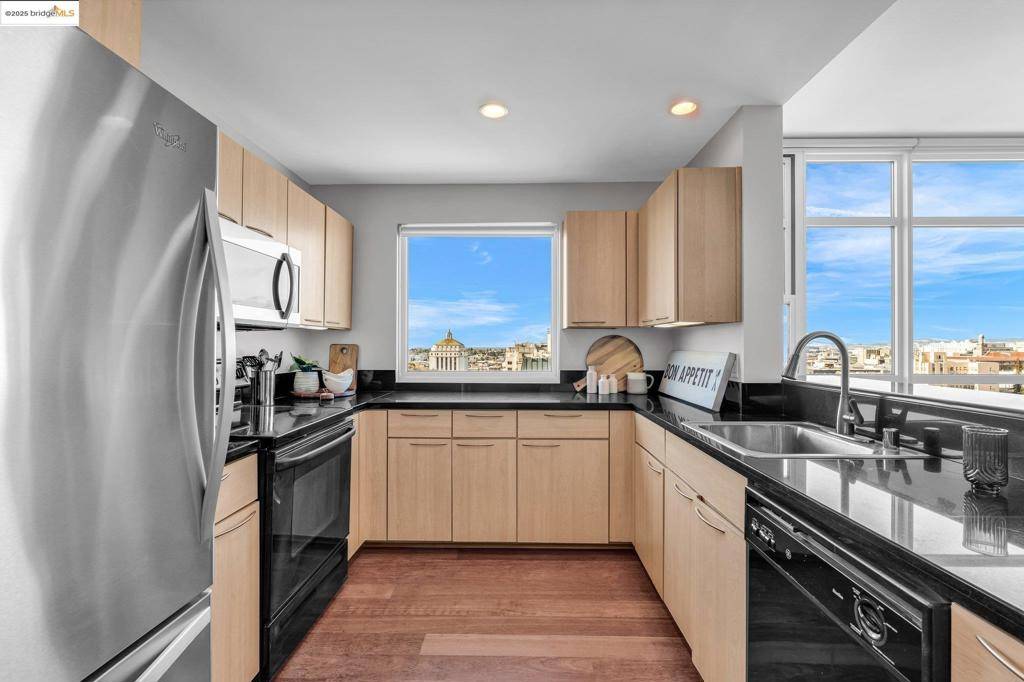 Oakland, CA 94612,1 Lakeside Dr #1803