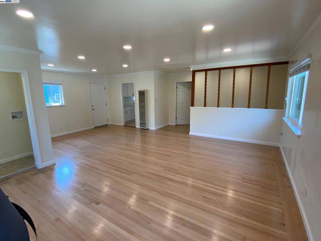 Alameda, CA 94502,Address not disclosed