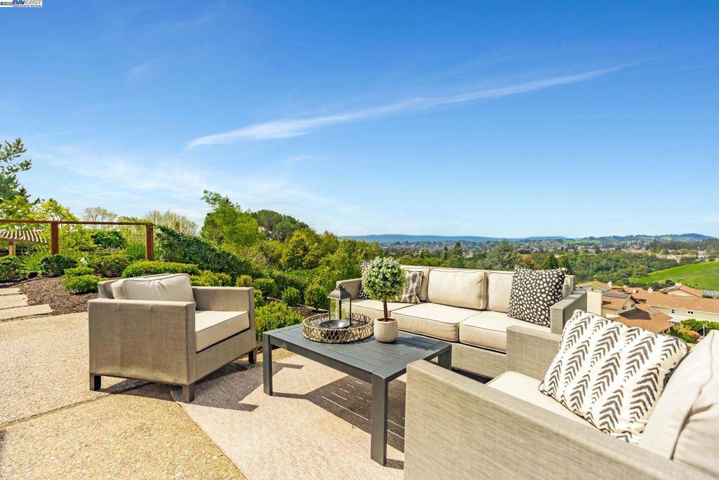 Castro Valley, CA 94552,18651 E Cavendish Dr