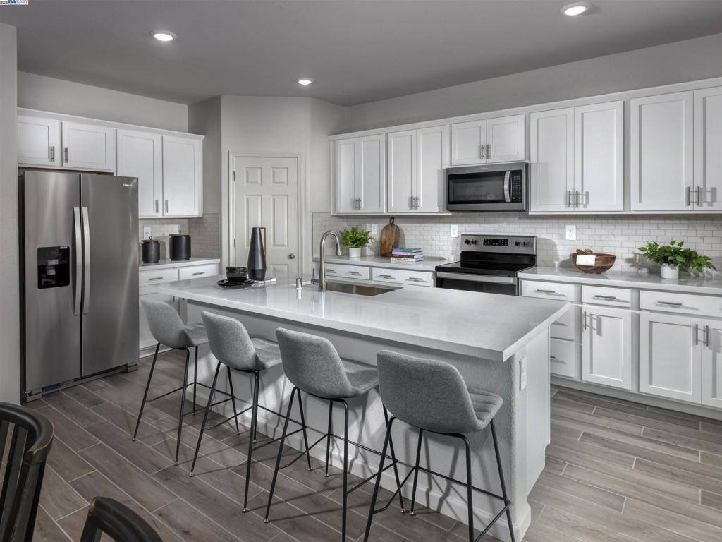 Manteca, CA 95337,2877 Newhalen St