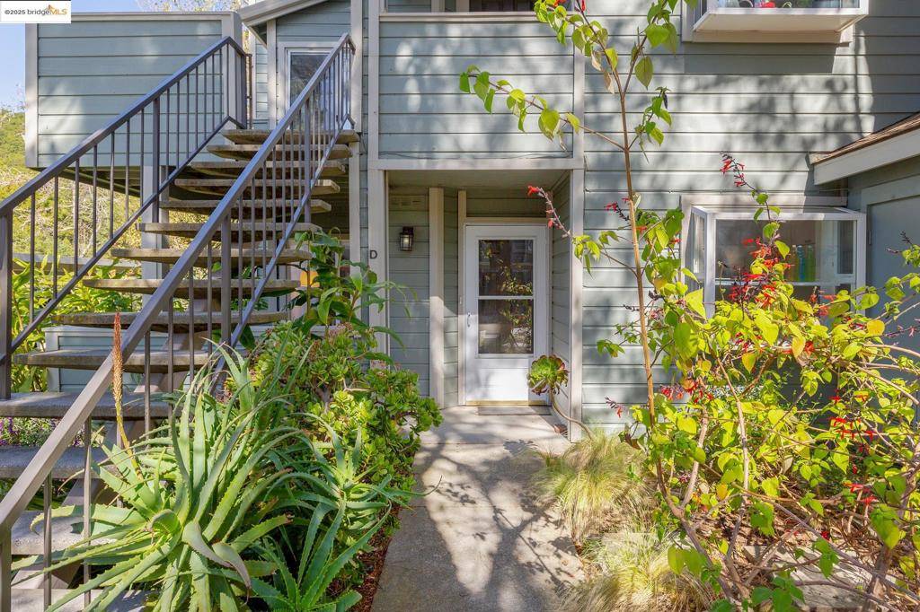 Oakland, CA 94605,770 Canyon Oaks Drive #D