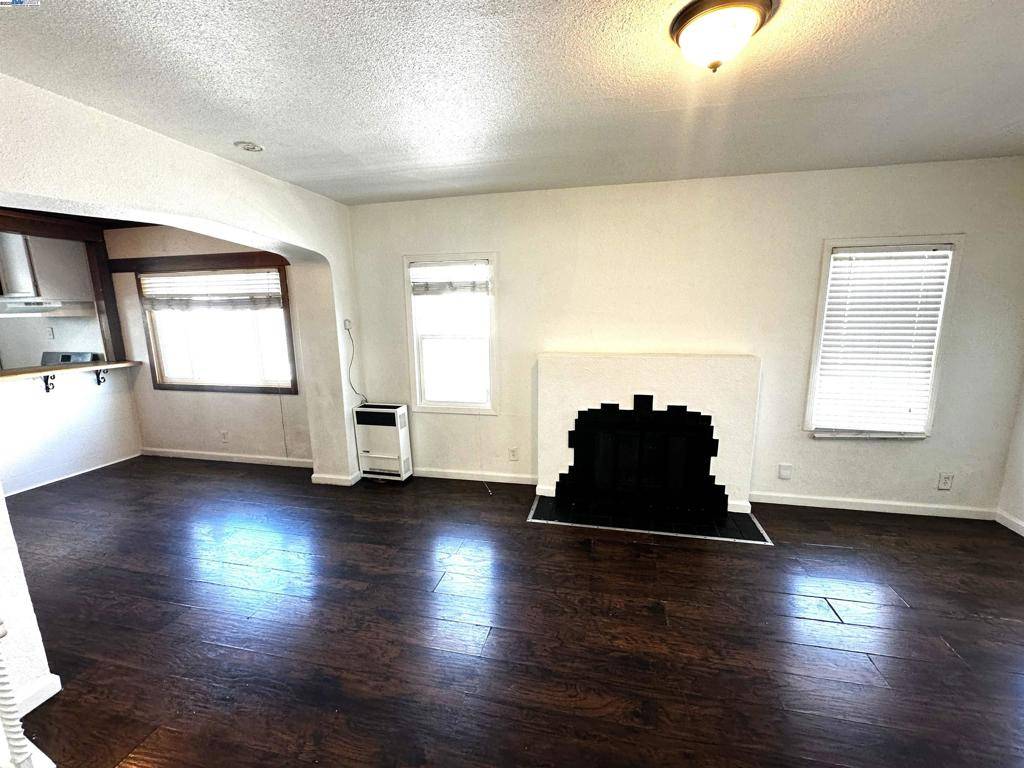 Oakland, CA 94603,1933 103rd. Ave.