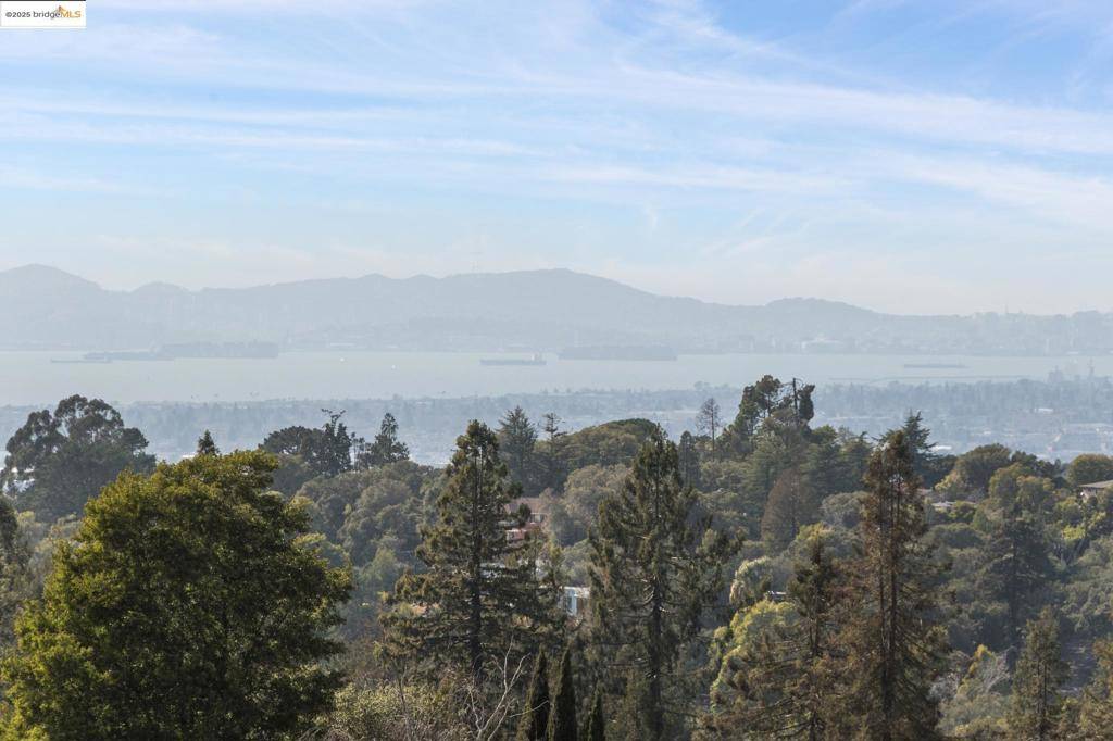Oakland, CA 94605,93 Thousand Oaks St