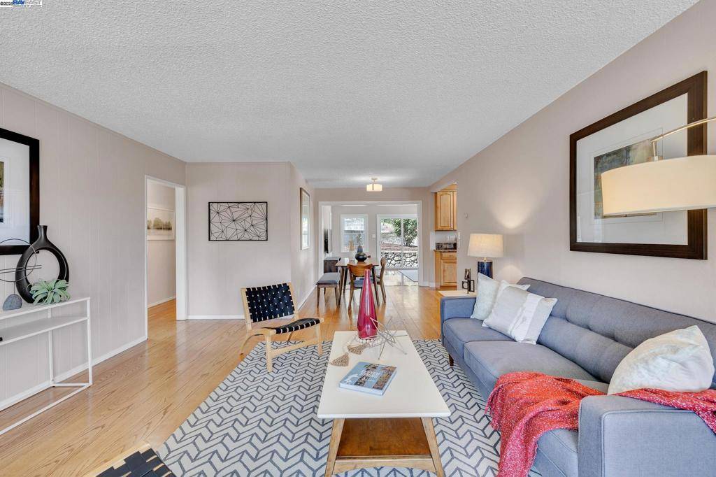 Castro Valley, CA 94546,2836 Sydney Way