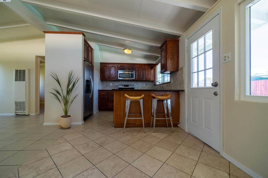 Hayward, CA 94545,27844 Miami Ave