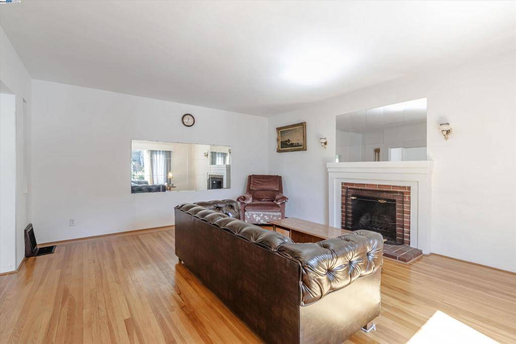Oakland, CA 94602,3847 Fruitvale Ave