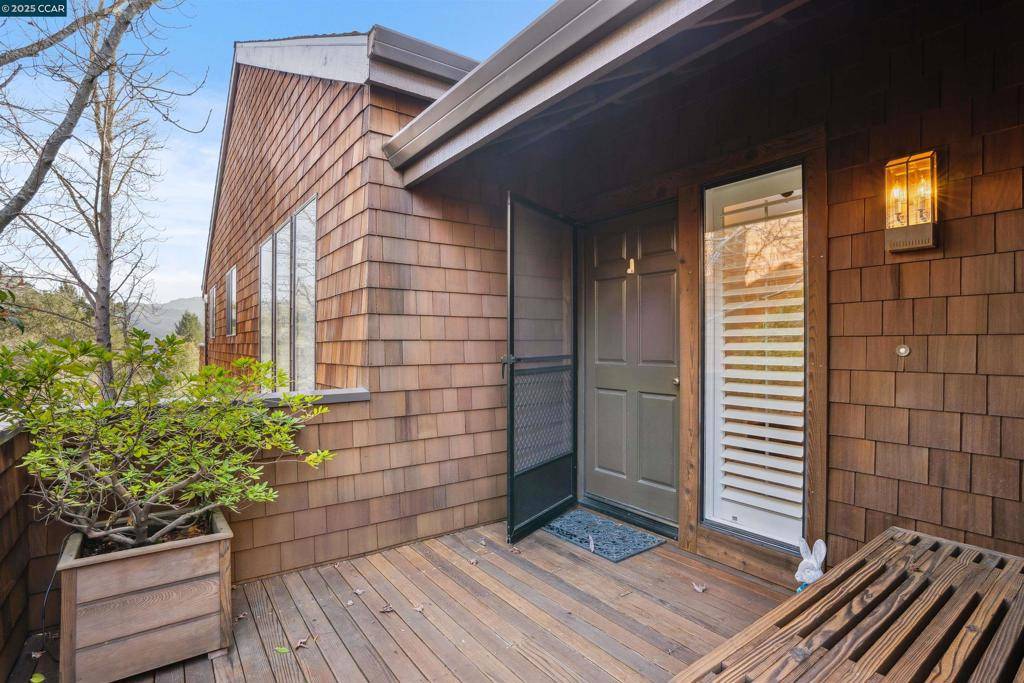 Orinda, CA 94563,304 Village View Court