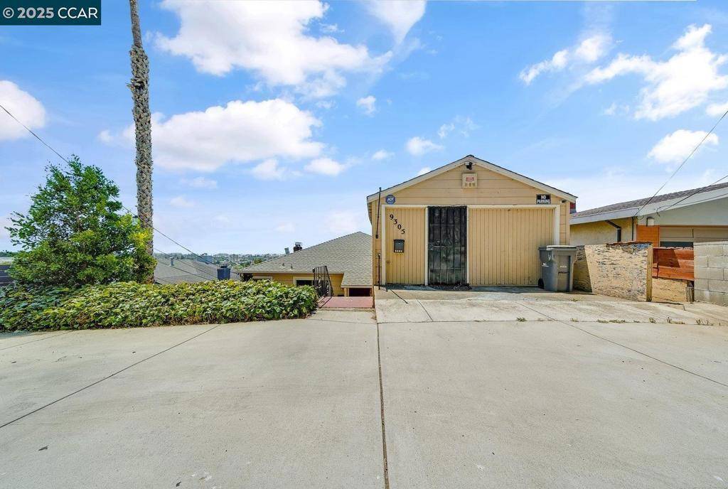 Oakland, CA 94605,9305 Burr St