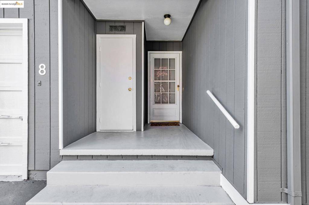 Oakland, CA 94602-3305,3685 Maple Ave #8