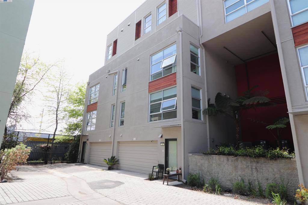 Emeryville, CA 94608,6466 Hollis St #182