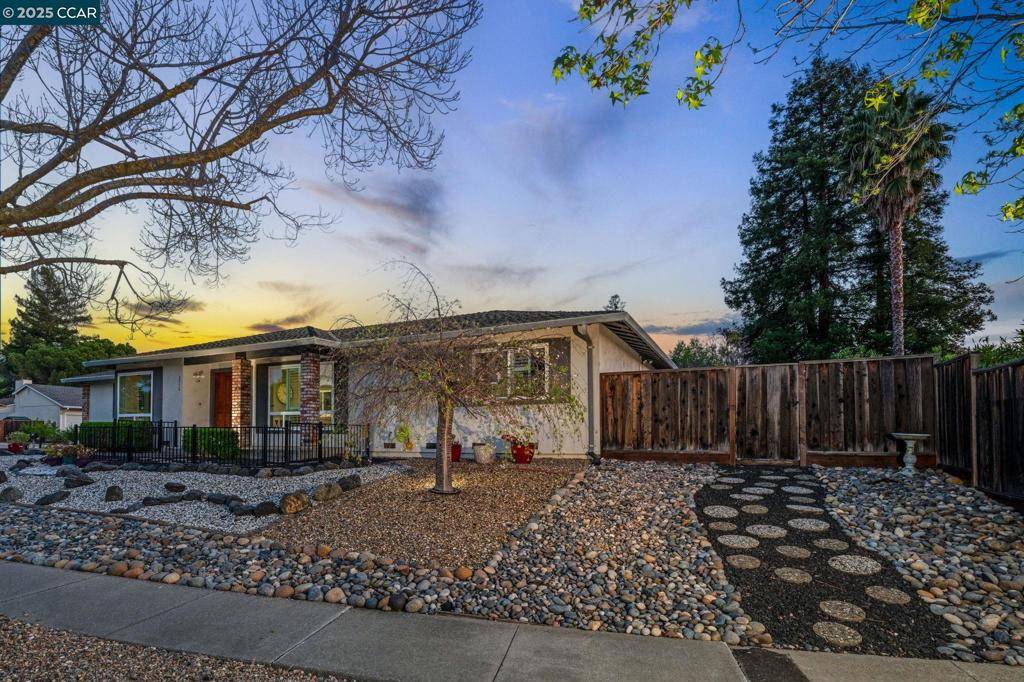 Concord, CA 94521-4346,4576 Deercreek Ln