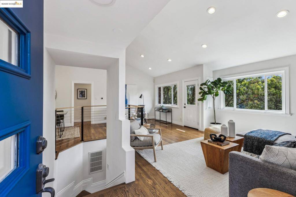 Oakland, CA 94611,6980 Pinehaven Rd